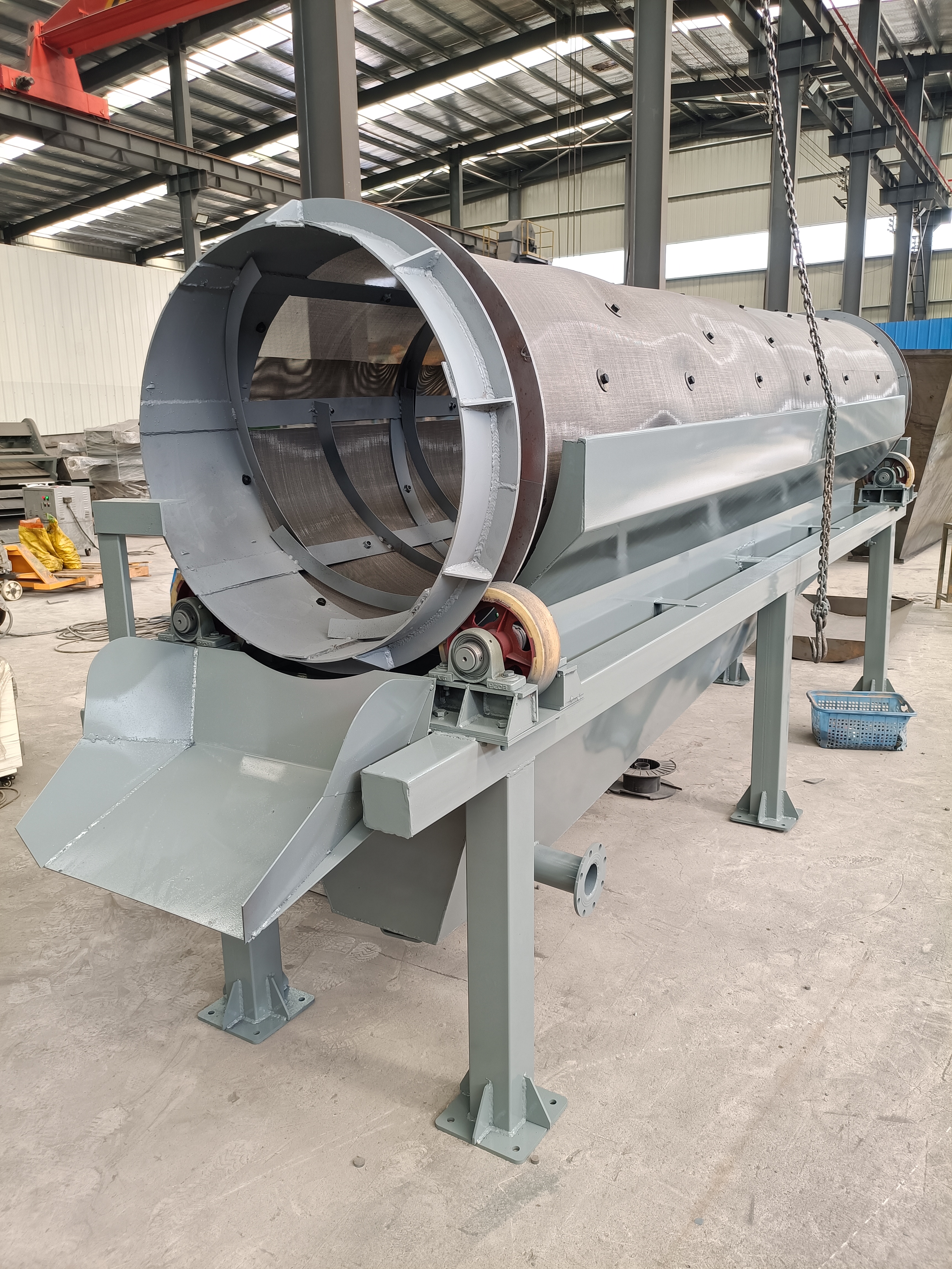 無(wú)軸滾筒篩帶水洗的性能特點(diǎn) 無(wú)軸滾筒篩帶水洗的性能特點(diǎn)